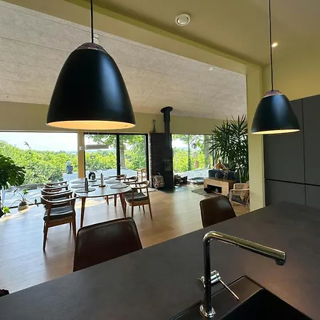 Hojtplaceret Hus Med Formidabel Udsigt Ved Horsens * Odder